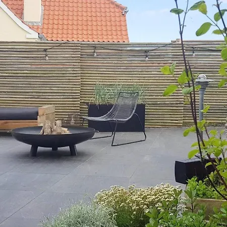 A Sparkling Sea View And Waves In Ferienhaus