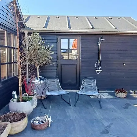 A Sparkling Sea View And Waves In Hébergement de vacances *