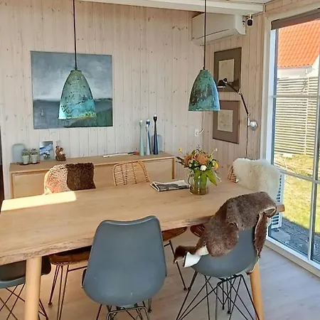 Feriehus A Sparkling Sea View And Waves In *