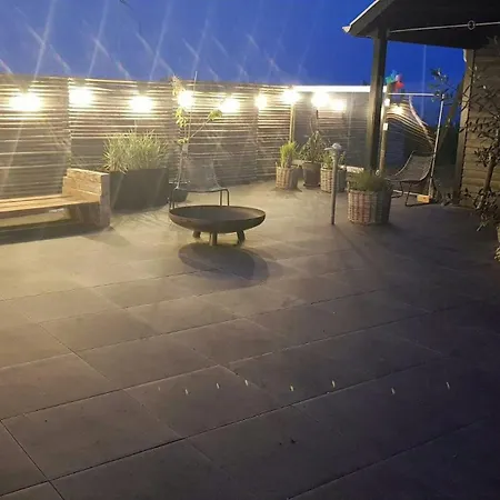 A Sparkling Sea View And Waves In Casa de Férias