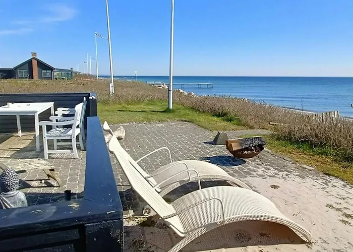A Sparkling Sea View And Waves In Hébergement de vacances