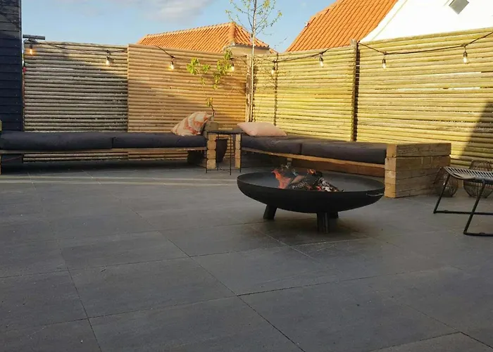 A Sparkling Sea View And Waves In