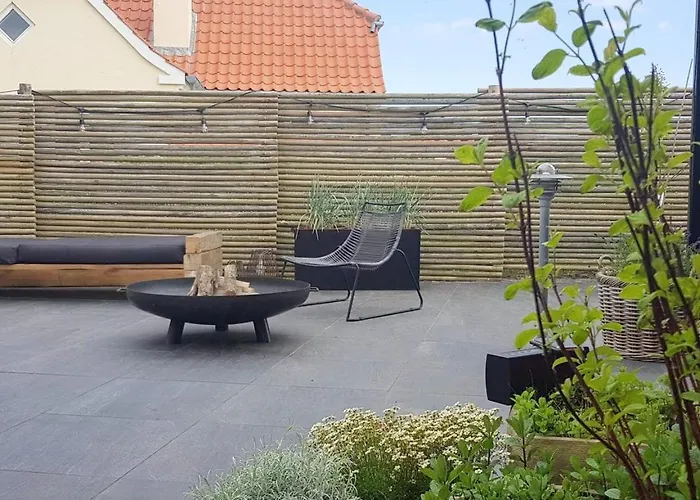 A Sparkling Sea View And Waves In Ferienhaus